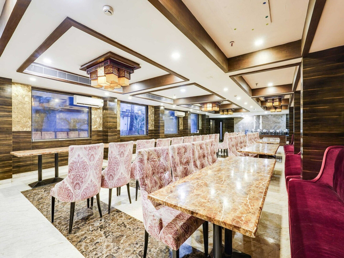 Dining 5, Palette Alandur Near Chennai Airport, Kancheepuram