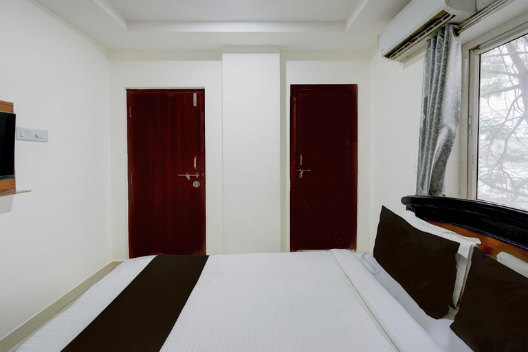 Room 4, Hotel O Hi-tech City Metro Station, Hyderabad