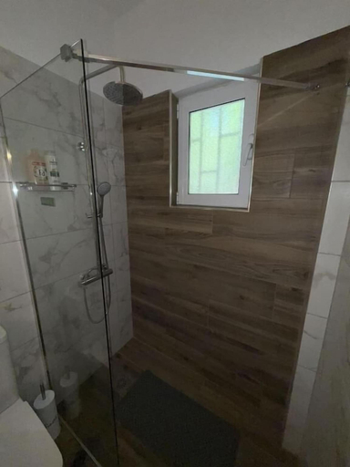 Bathroom 2, Seawave, Attica