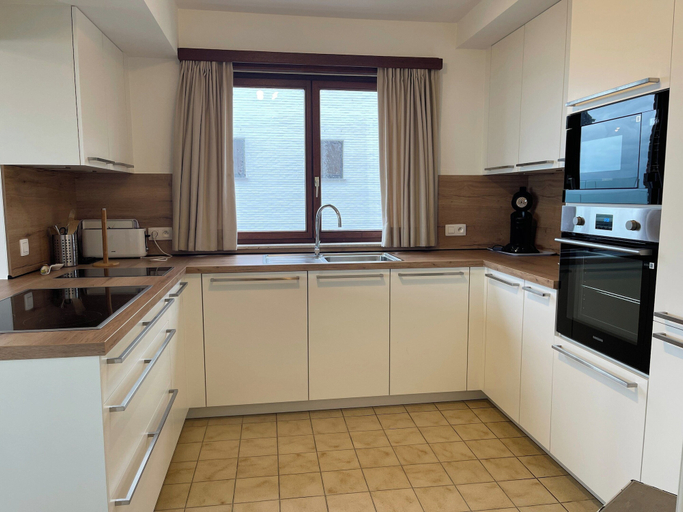 Private kitchen 4, Seaside Apartment by the Zeedijk Promenade, West-Vlaanderen
