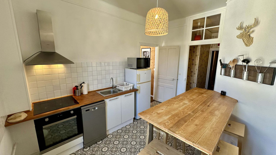 Private kitchen 4, Quiet Corner Near the Mountain Road, Puy-de-Dôme