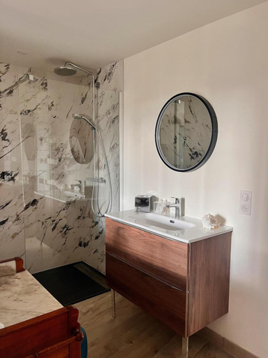 Bathroom 4, Maison Aurifat, Tarn