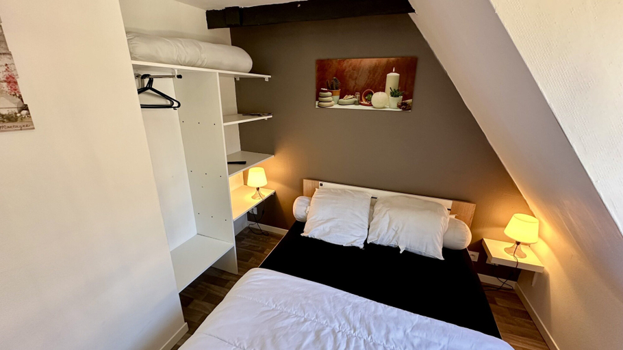 Room 2, Practical Apartment in La Bourboule, Puy-de-Dôme