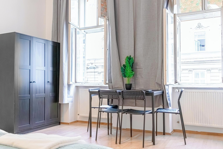 Others 5, 2BR Apt Near Stadthalle, Wien