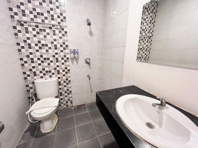 bathroom 16