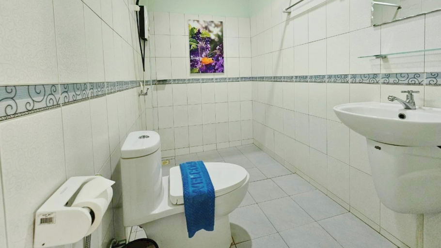 Bathroom 4, Laketerrace Resort, Langu