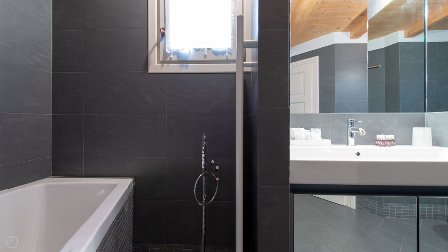 Bathroom 3, Sertorelli 60, Sondrio