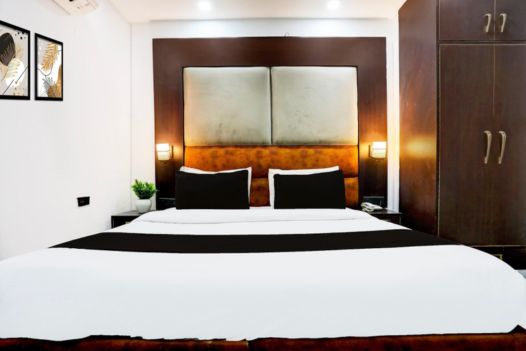 Room 4, Super Townhouse Sector 52, Gurgaon