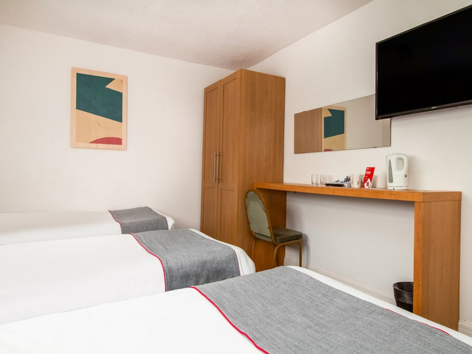 Room 3, Superior Triple Room, Cardiff