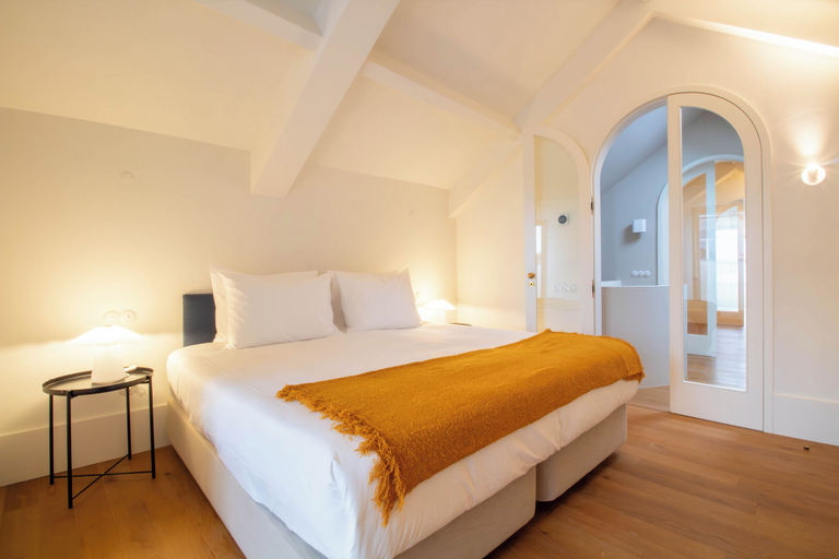 Room 3, Entreparedes House, Porto