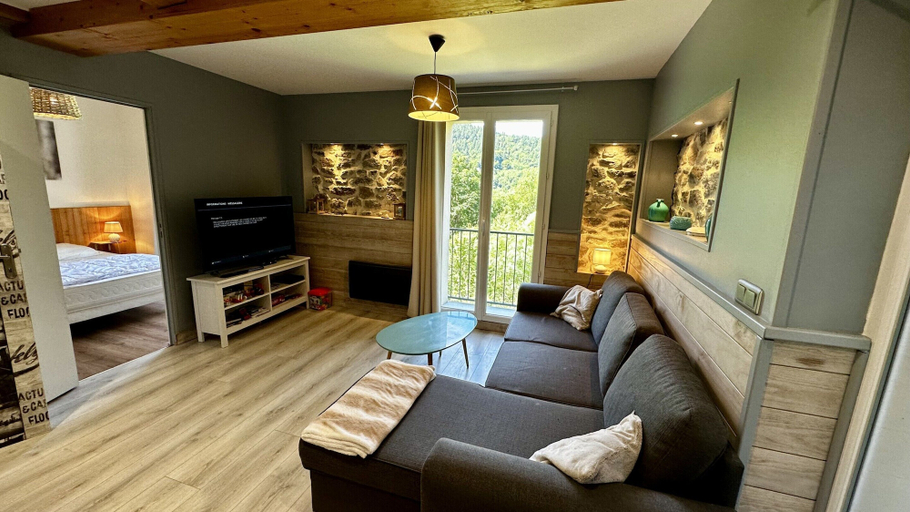 Living area, 2-bedroom Valley View Duplex, Puy-de-Dôme