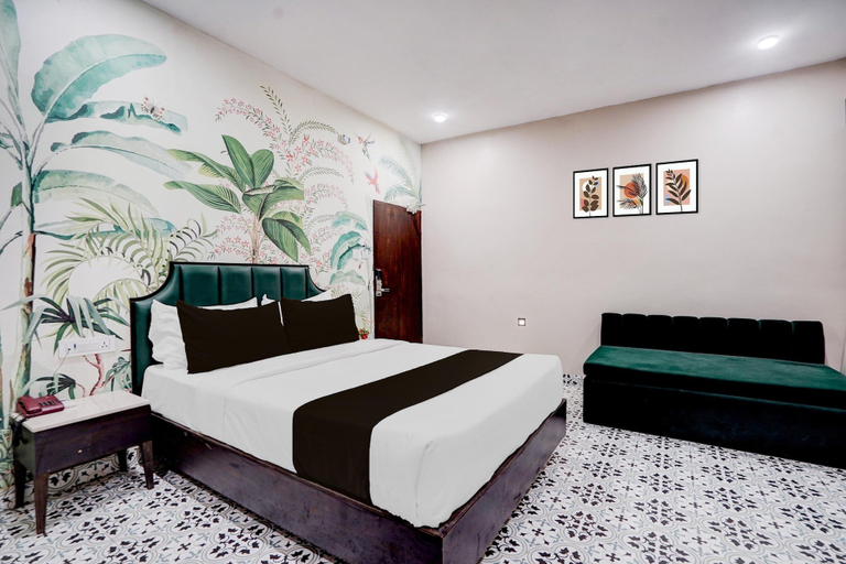 Room 2, Townhouse Chandpole Metro Station, Jaipur