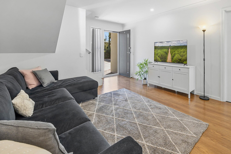 Living area, Bright 3-bed Home Near Maroochydore Beach, Maroochy - Maroochydore