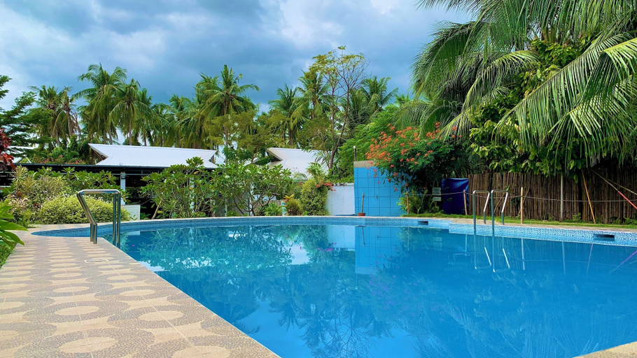 Pool 2, Alzurich Private Resort, Dauin