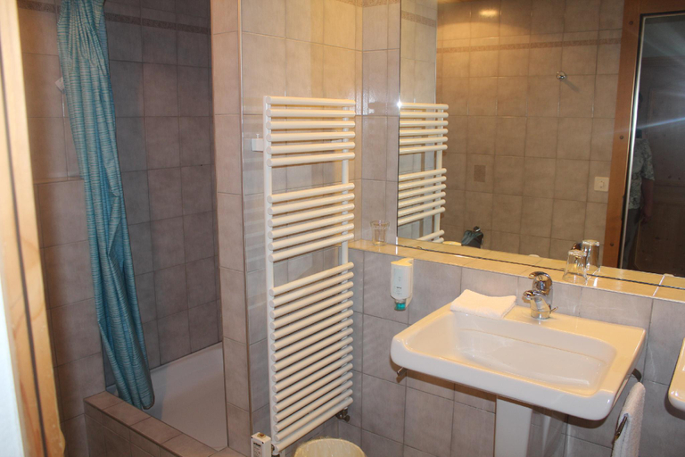 Bathroom, Gemeinschaftshaus im Oberdorf, Trachselwald