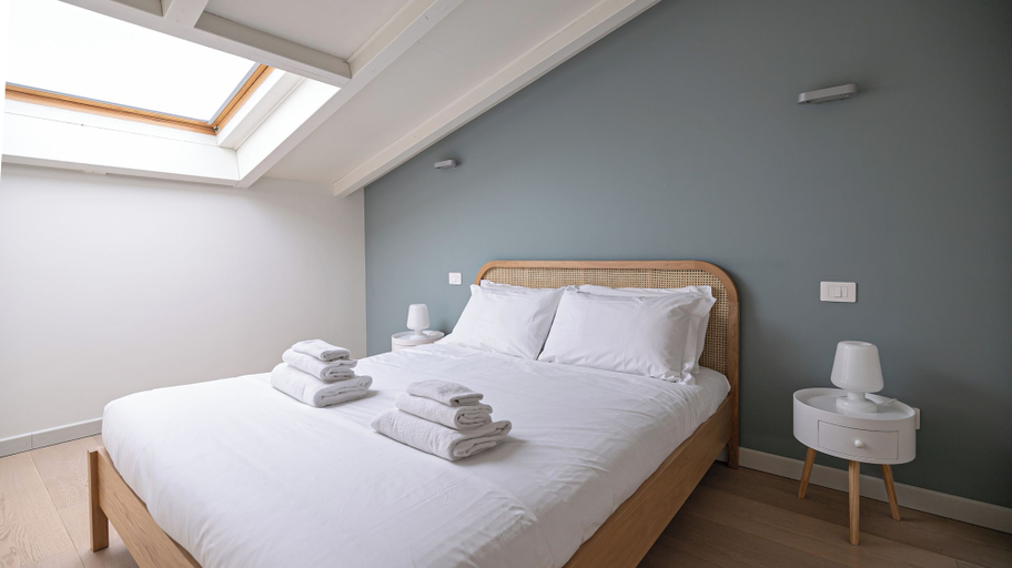 Bedroom 2, Volta 40 - A, Monza and Brianza