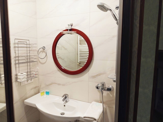 Bathroom 3, Room N 6 by Kraveli, Tbilisi