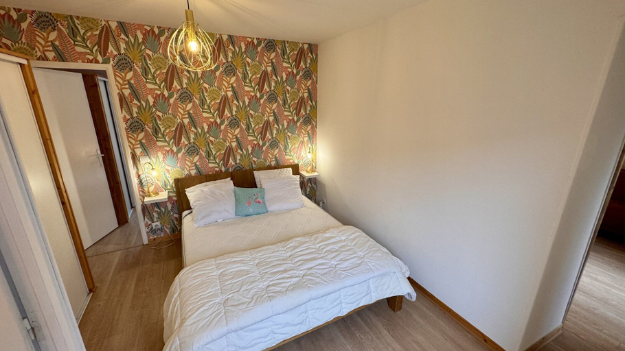 Room 4, Alpine Escape by the Summit Path, Puy-de-Dôme