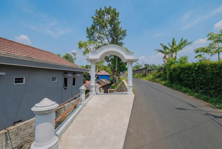 Others 5, Villa Batu Cisarua Puncak Bogor RedPartner, Bogor