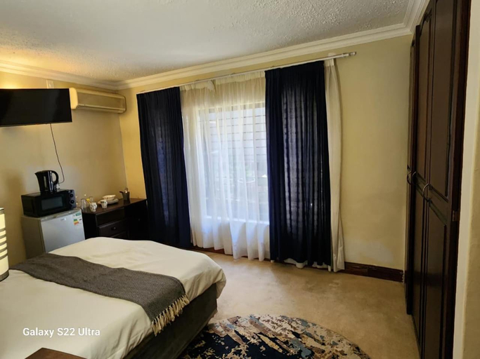 Bedroom 2, Mountain Dreamers, Bojanala