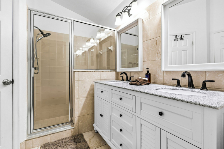 Bathroom 4, Be Our Guest, Osceola