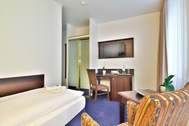 Bedroom 4, Promenandenhotel Admiral, Vorpommern-Greifswald