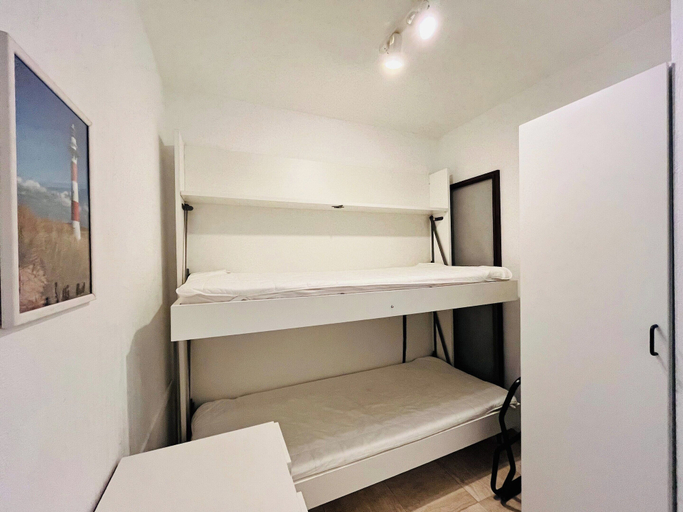Room 3, Apartment in Nieuwpoort With 2-terraces, West-Vlaanderen