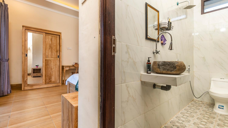 Bathroom 3, Asri Dana Guest House, Gianyar