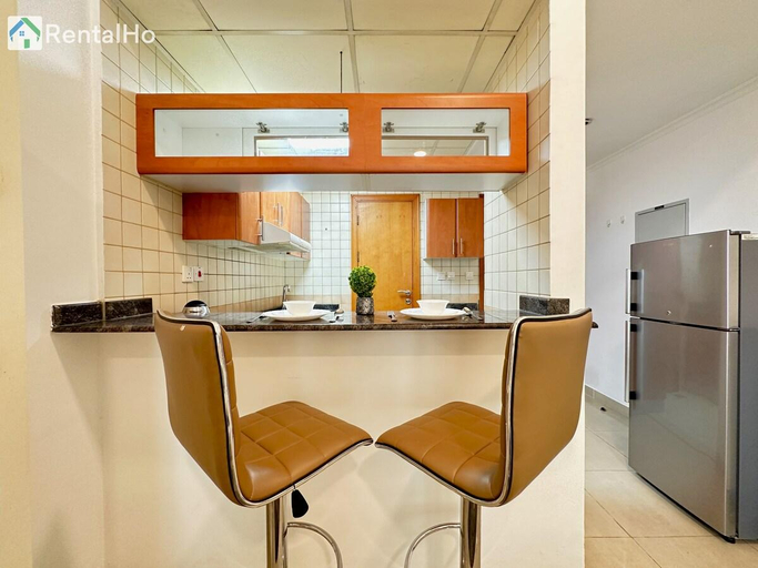 2, Quiet Studio w/ Balcony & RoofTop Pool in Marina, Dubai