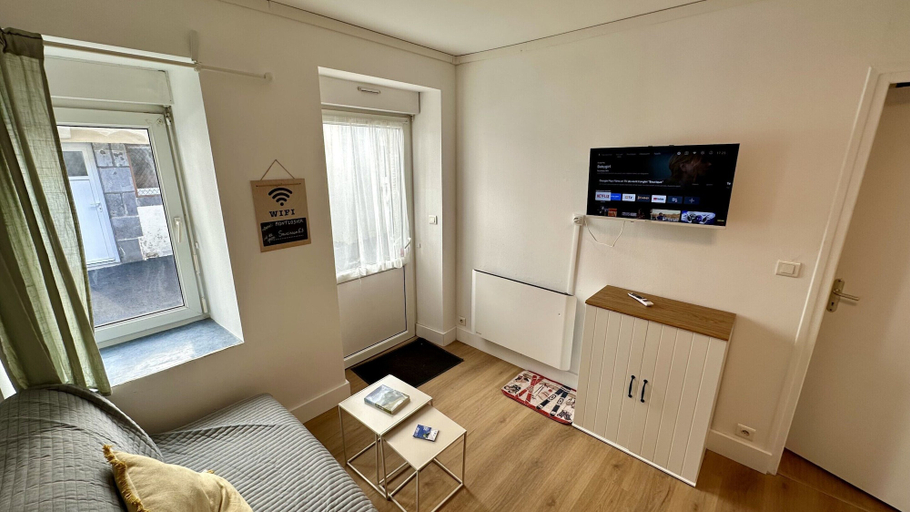 Living room 1, Sunny Sanctuary by the Town Center, Puy-de-Dôme