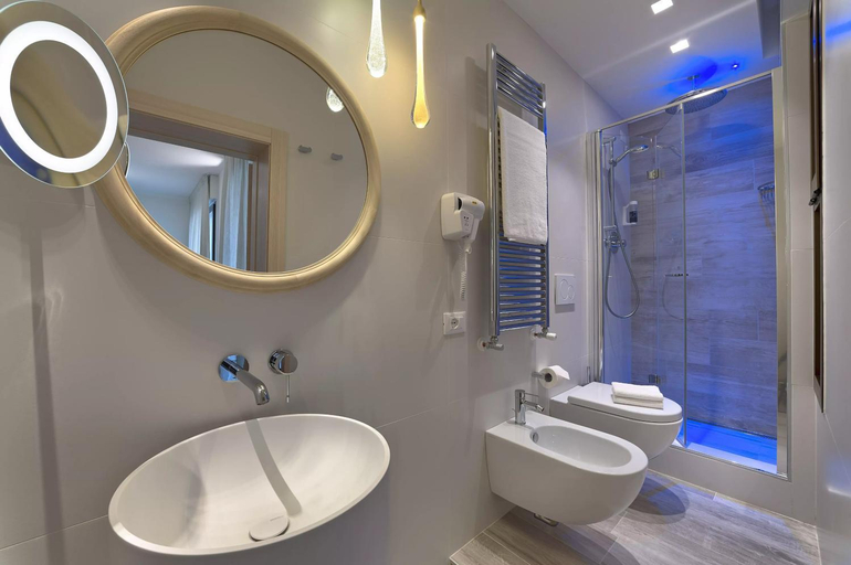 Bathroom, Hotel Petrarca Terme, Padua
