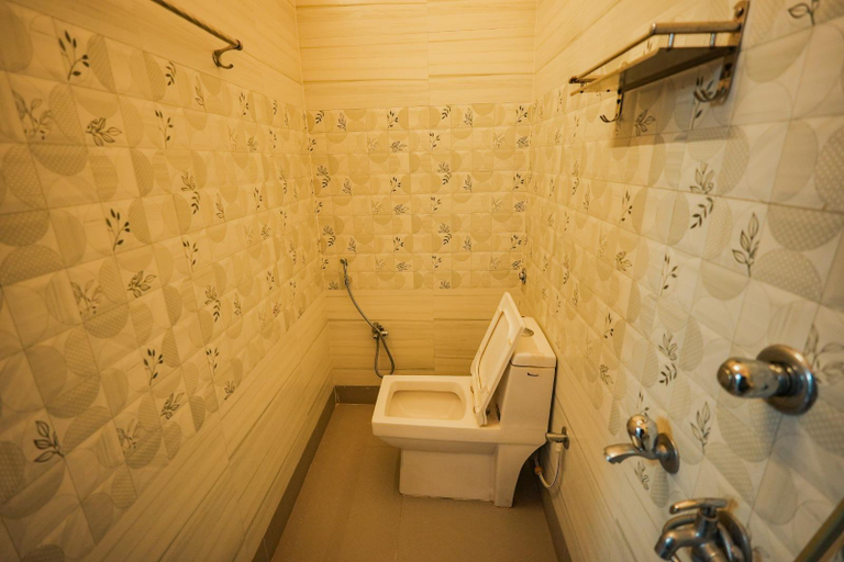 Bathroom 3, Dui Kanya Henshel Ghar, Birbhum