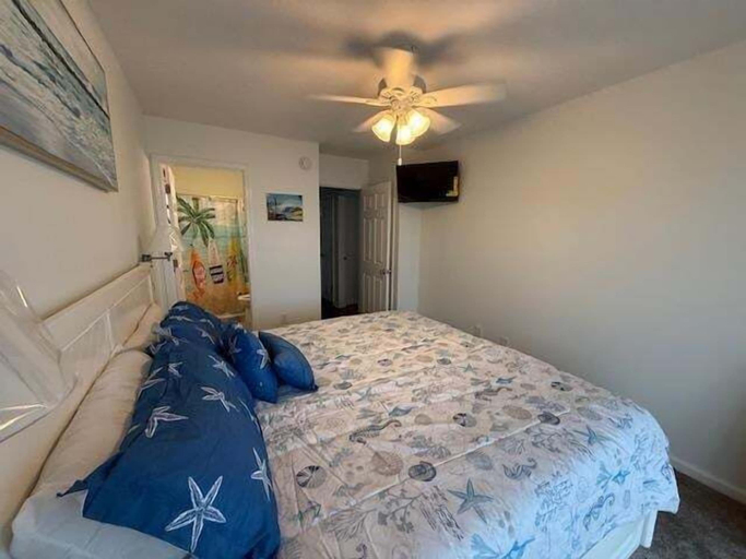 Room 5, 5 By The Sea 5 Bedroom Home by RedAwning, Horry