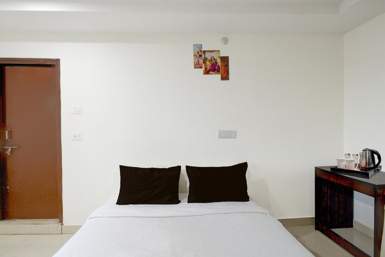 Room 5, Hotel O Hi-tech City Metro Station, Hyderabad