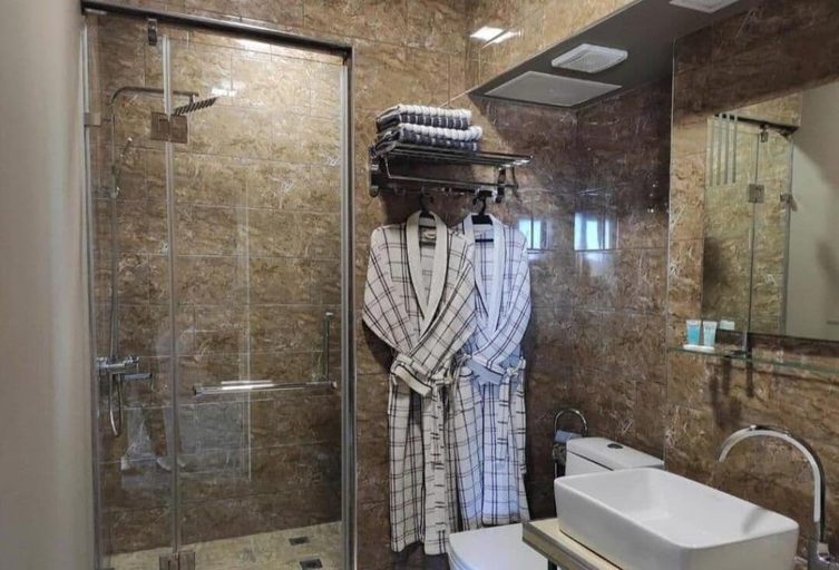Bathroom, Strelets Hotel, Bishkek