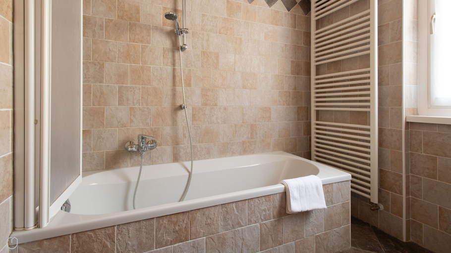 Bathroom 4, Italianway - Fiera 11, Sondrio
