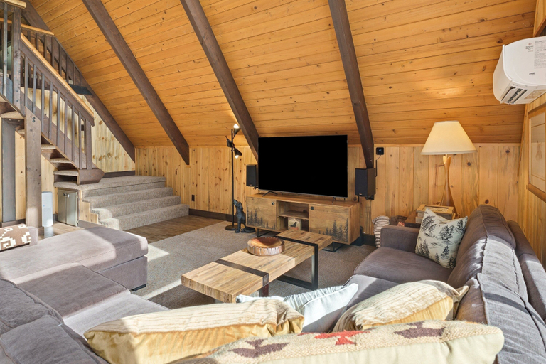 Living area 4, Forest Chal A 1 Bedroom Home, Deschutes