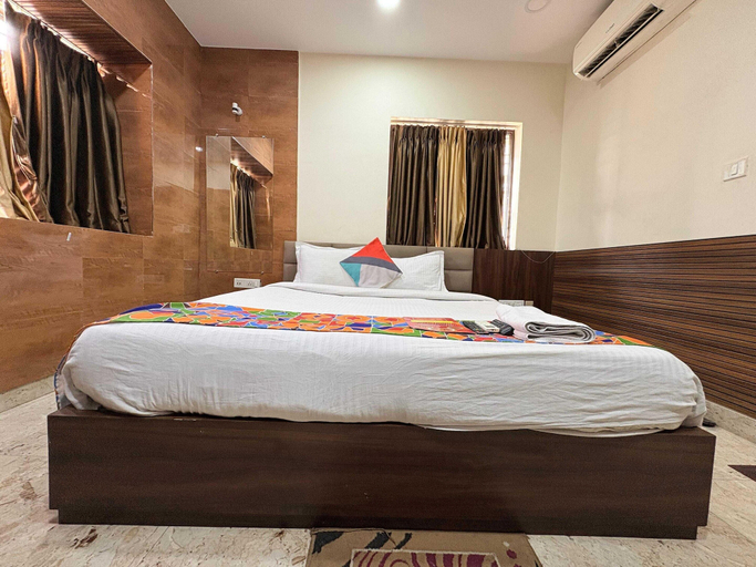 Room 4, Collection Kolkata Town Formerly Astoria, South 24 Parganas