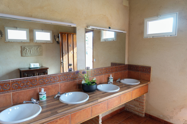 Bathroom 4, Los Claustros de Ayllón, Segovia