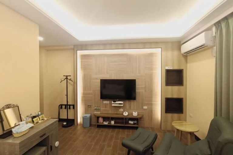 Others 3, Complacent Bnb, Nantou