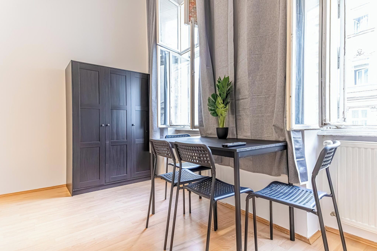 Others 4, 2BR Apt Near Stadthalle, Wien