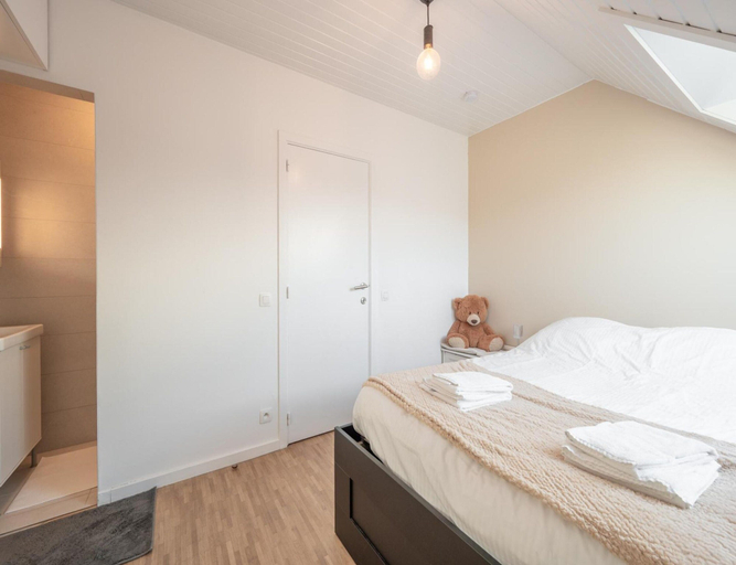Room 2, 3-bedroom Sunny Apartment in Knokke, West-Vlaanderen