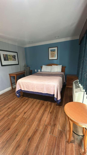 Bedroom 5, Driftwood Motel, Los Angeles