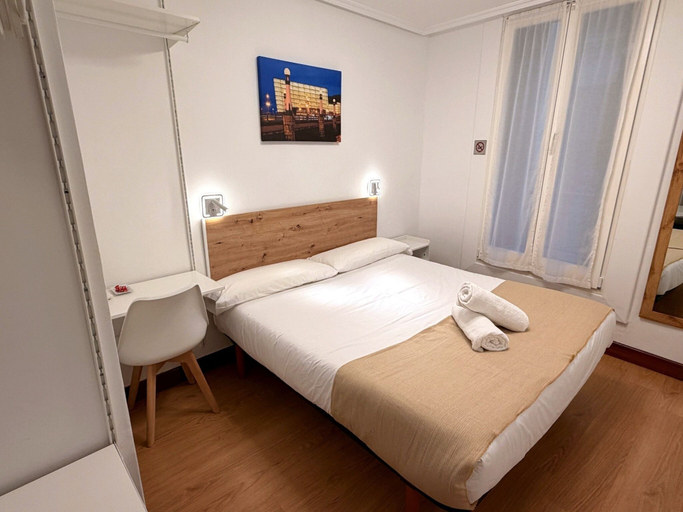 Room 3, PENSIÓN SANTA CLARA SAN SEBASTIAN, Guipúzcoa