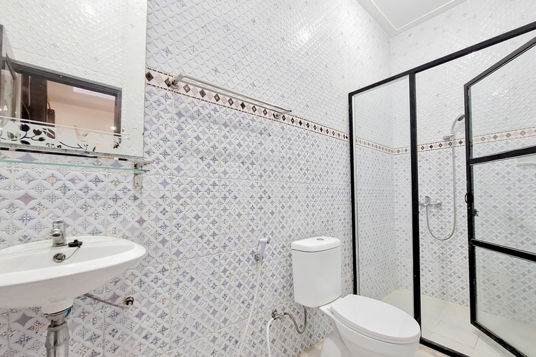 Bathroom 4, RedDoorz @ Alvaro Butik Hotel Citeko Puncak, Bogor