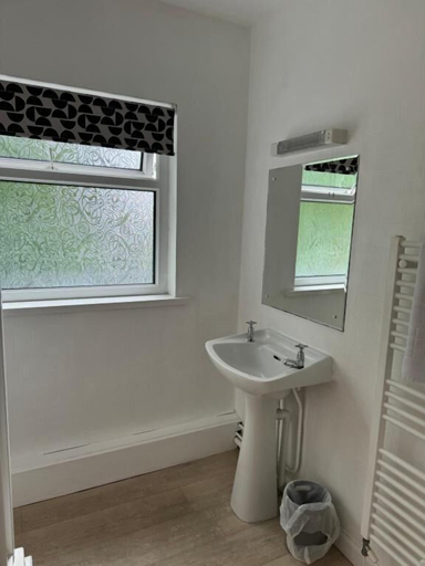 Bathroom 4, Cottage Court Hotel, Pembrokeshire