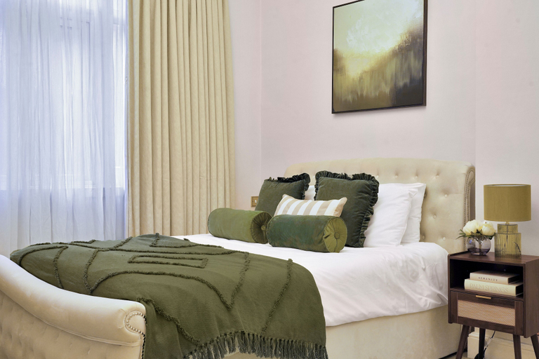 Room 5, Hertford Flat 6, London