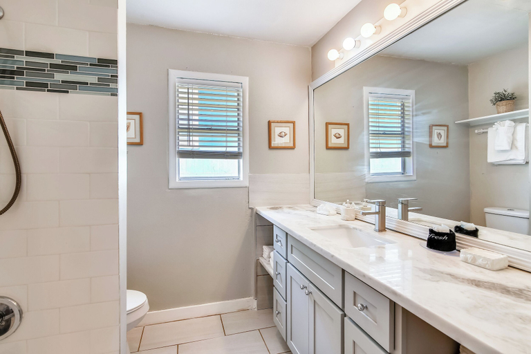 Bathroom, Bermuda Beachfront by Ryson Vacation Rentals, Galveston