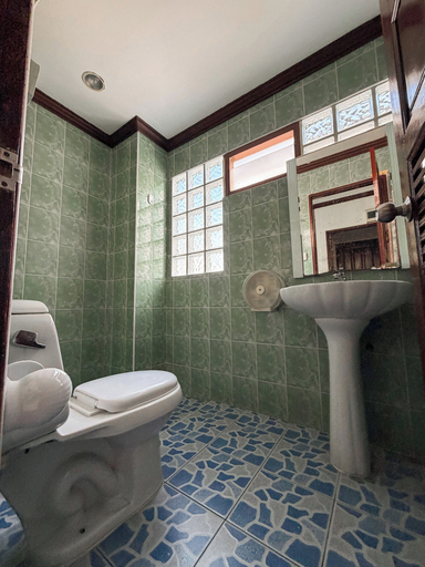 Bathroom 5, Green Hotel, Pattaya