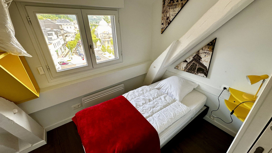 Room 3, Les Etrangers 402 - La Bourboule, Puy-de-Dôme